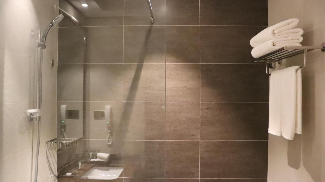 Al Riyadh Hotel Apartments Abu Dhabi Bagian luar foto