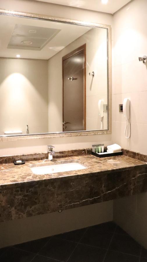 Al Riyadh Hotel Apartments Abu Dhabi Bagian luar foto