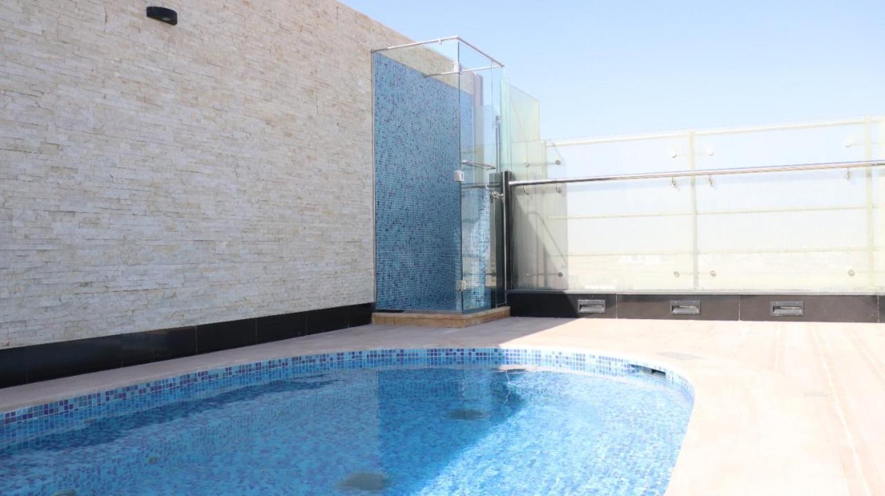 Al Riyadh Hotel Apartments Abu Dhabi Bagian luar foto